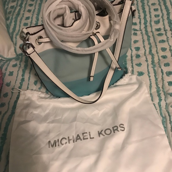 Michael Kors BRAND NEW bucket purse! - Picture 8 of 8